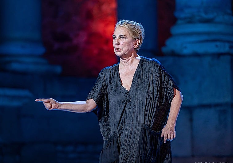 Isabel Ordaz, esta noche, en el Teatro Romano de Mérida durante la representación de 'Las troyanas'.