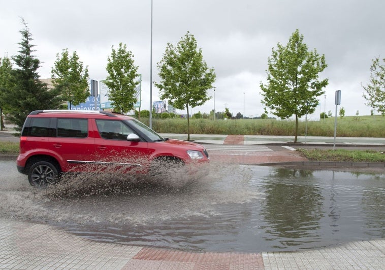 El Ayuntamiento de Badajoz invierte 530.000 euros en mejorar la red para evitar balsas de agua