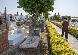 La tumba de 'El Tío Limones' en el cementerio de San Juan.