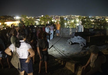 Los pacenses disfrutan de una noche de estrellas en el Fuerte de San Cristóbal