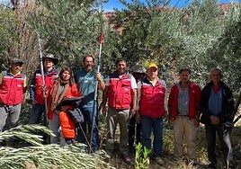 Juan José Martínez, en el centro de la imagen con camiseta verde, durante su estancia en Bolivia.