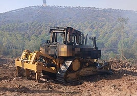 Una máquina pesada, quemada mientras trabajaba en el incendio de Pallares