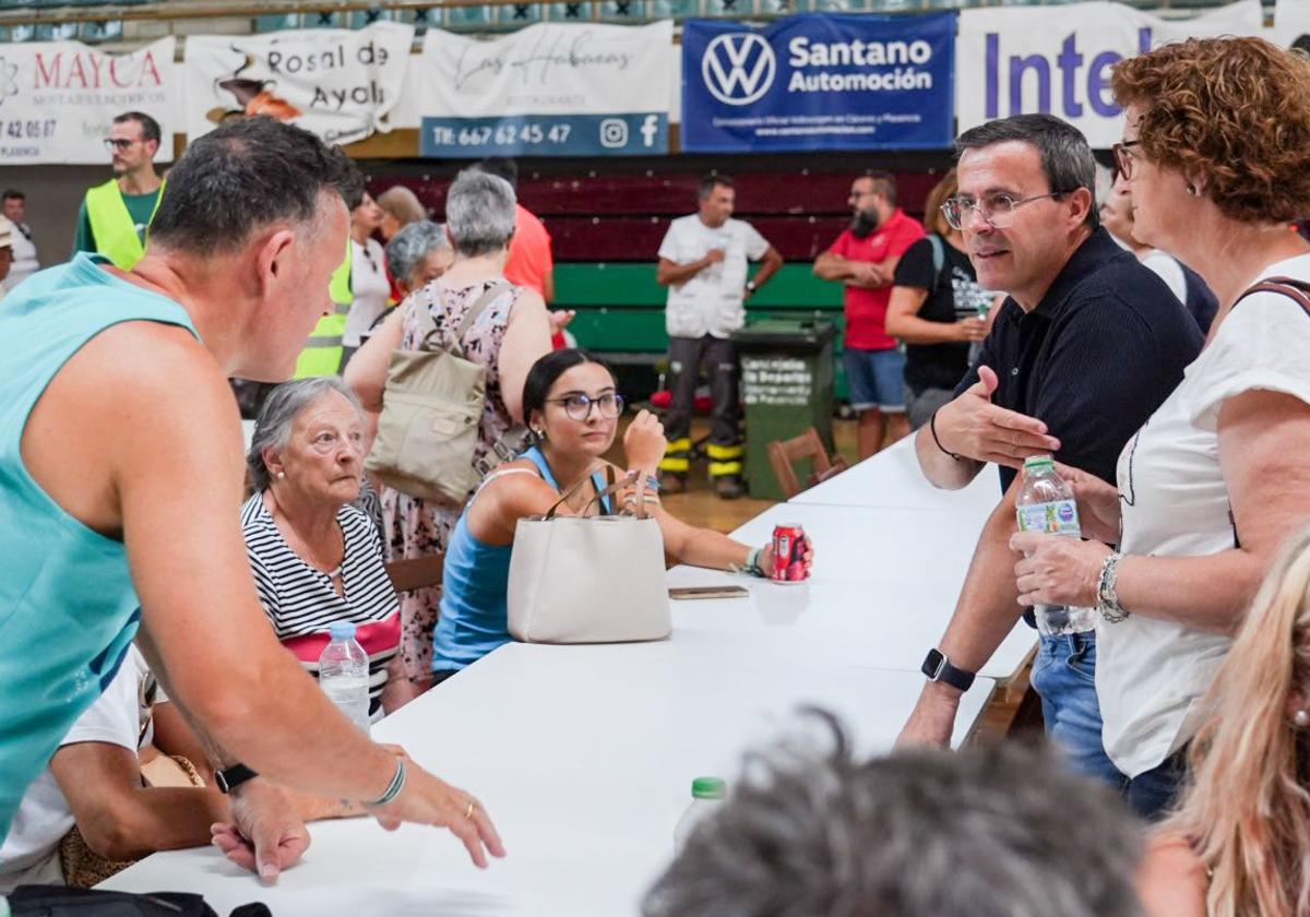 Gallardo aboga por abandonar los intereses partidistas y remar «en la misma dirección» en la lucha contra el fuego