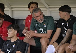 Juan Marrero, en el banquillo del Nuevo Vivero ante el Cacereño.