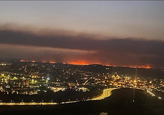 Incendio de Casar de Cáceres, visto desde la Montaña.