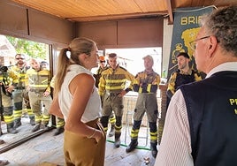 La vicepresidenta y ministra para la Transición Ecológica, Sara Aagesen, esta mañana en la base de Pinofranqueado (Las Hurdes, Cáceres)