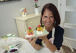 Paloma Morcillo, con el postre que ha elaborado.