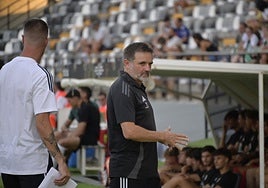 Julio Cobos en el duelo de este verano ante el Badajoz.