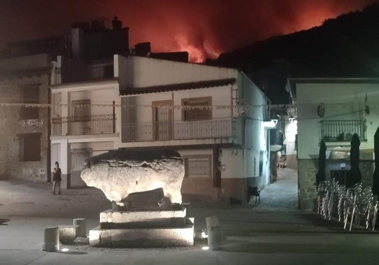 Alcalde de Segura de Toro: «Hay plan para evacuar el pueblo, pero esperamos que cambie el viento y no sea necesario»