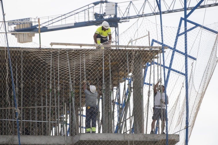 El sector de la construcción vuelve a su jornada habitual en Extremadura