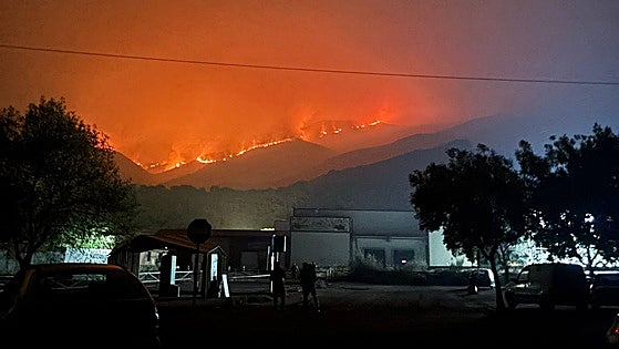 Orden de evacuación de casas diseminadas en Navaconcejo, Cabezuela, Jerte y Tornavacas por el fuego de Jarilla
