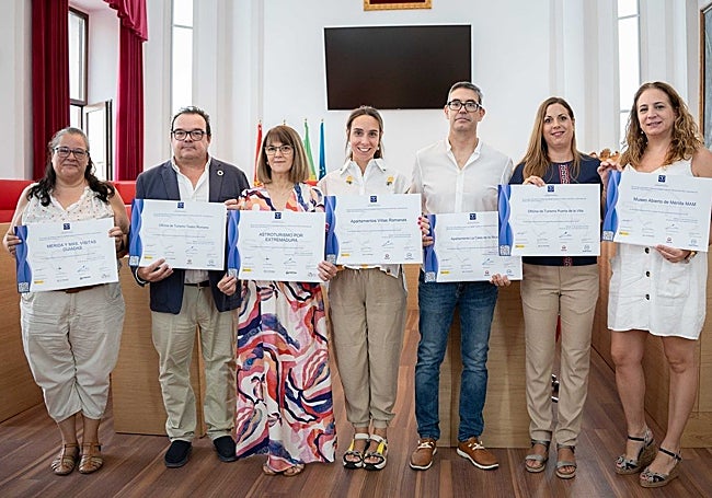 El concejal, con el resto de los galardonados.