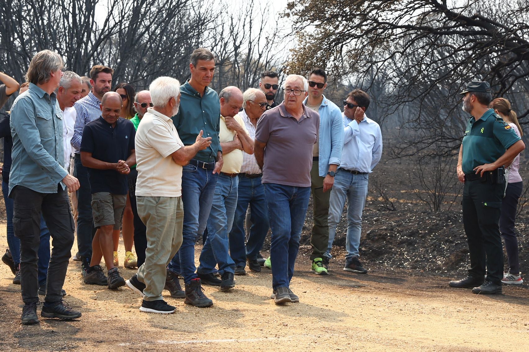 Fotos | Así ha sido la visita de Pedro Sánchez a Extremadura al incendio de Jarilla