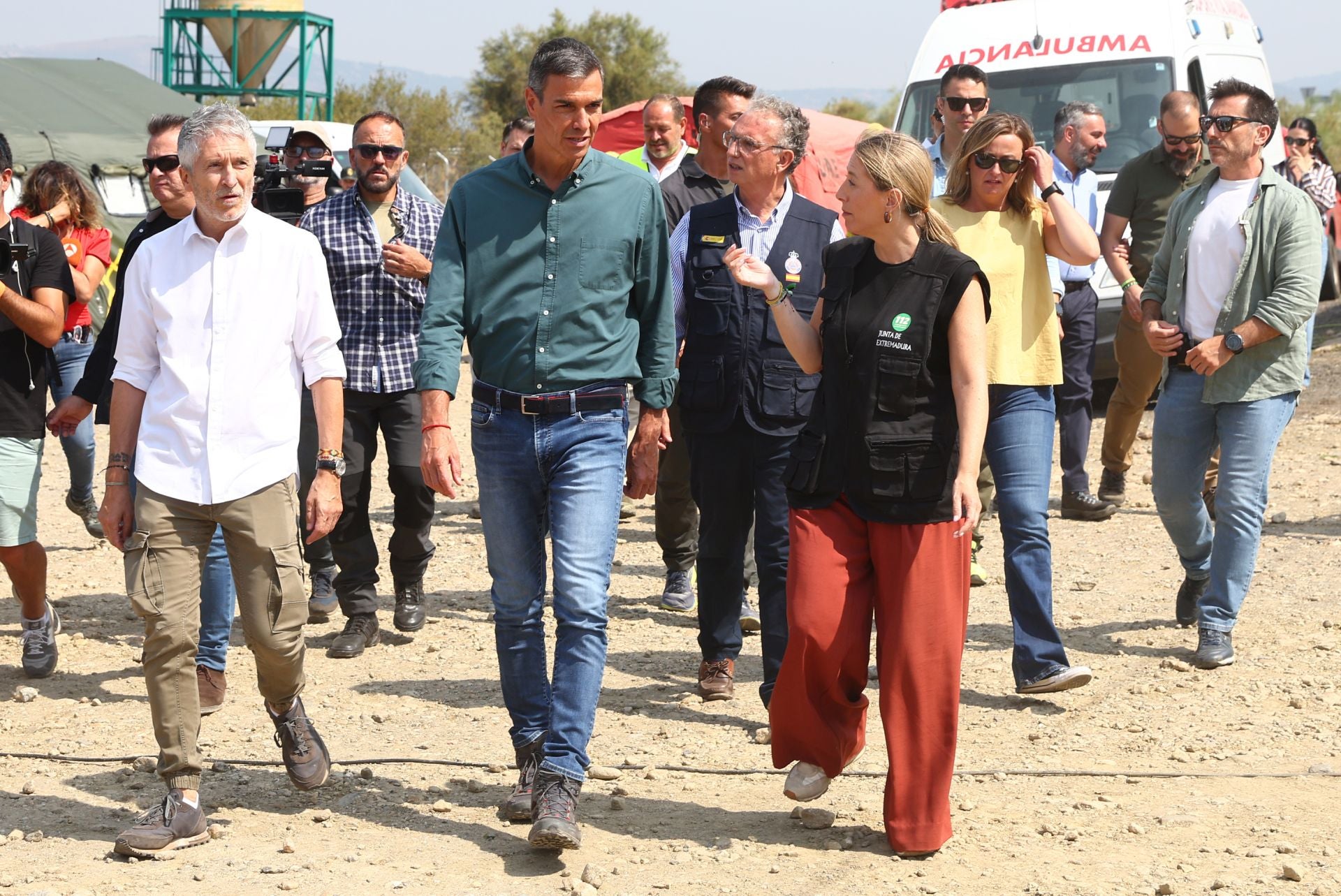 Fotos | Así ha sido la visita de Pedro Sánchez a Extremadura al incendio de Jarilla
