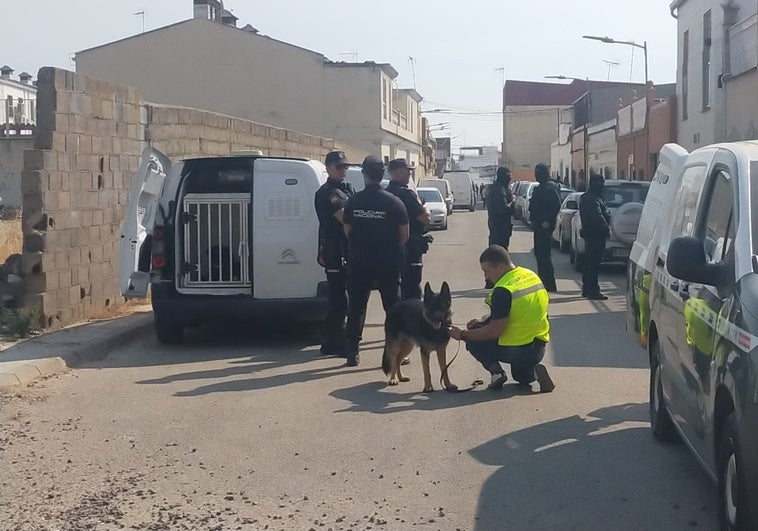 La Guardia Civil desarrolla una operación contra la droga en Las Moreras