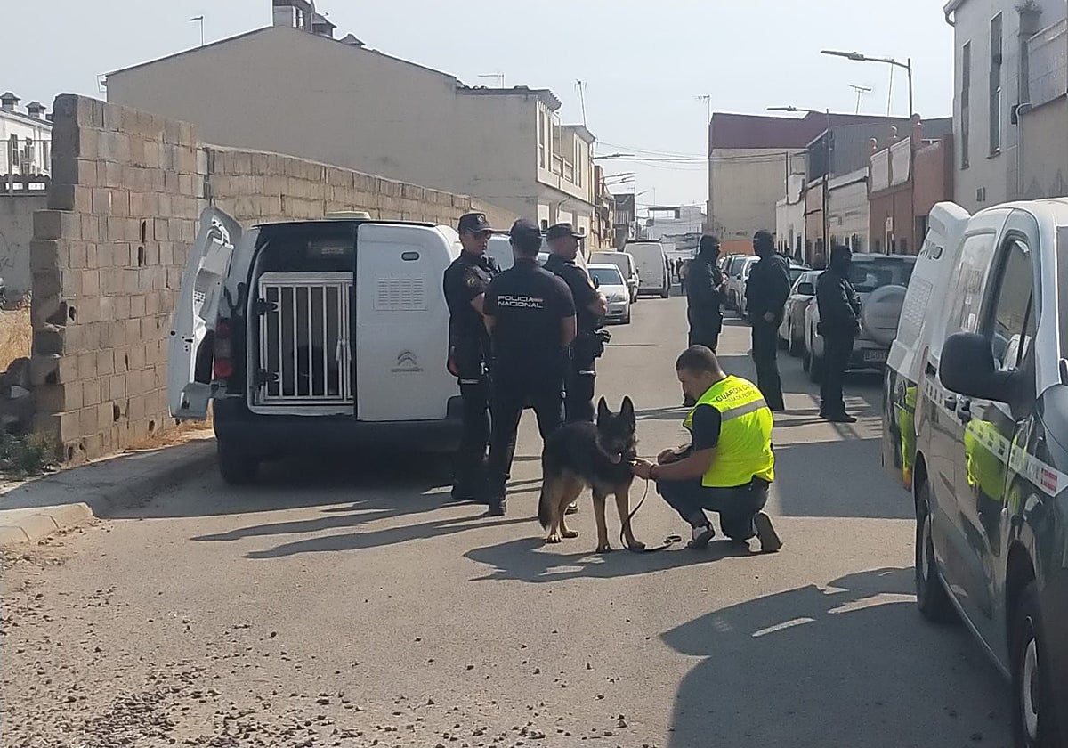 Una redada se salda con detenidos e incautación de drogas en las Moreras