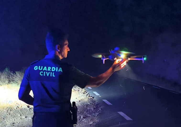 Así trabaja la unidad especial de drones de la Guardia Civil en el incendio de Jarilla