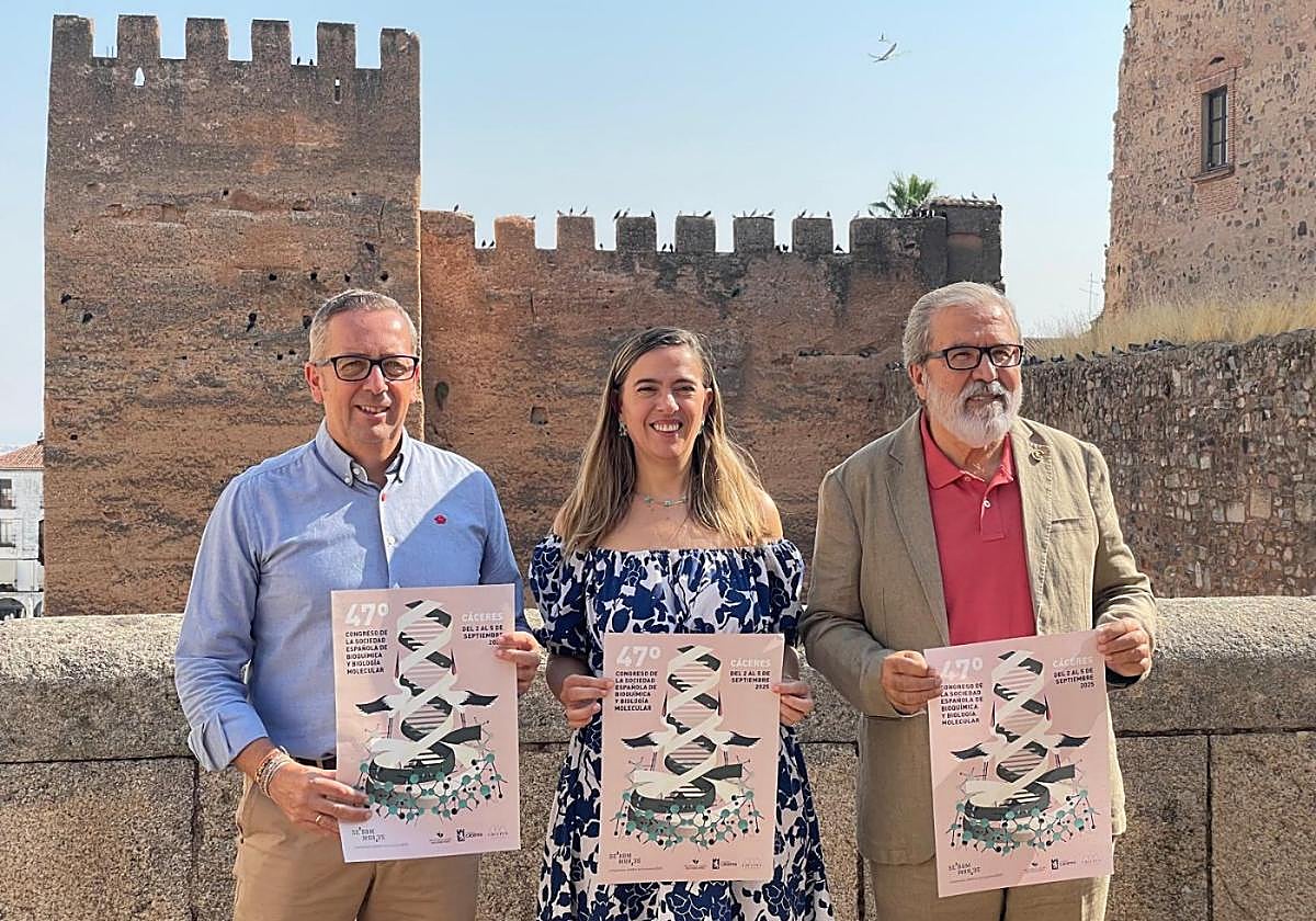 Emilio Borrega, Guadalupe Sabio y Pedro Pastor ayer tras la presentación.