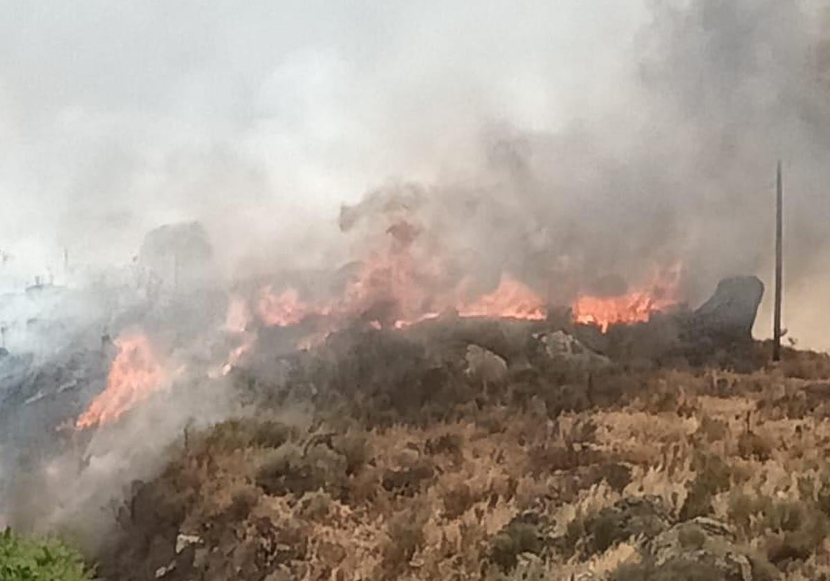 El Infoex desactiva el nivel 1 de peligrosidad por un fuego en Campanario