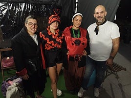 Tanxugueiras junto al diseñador Juan Manuel Cruz