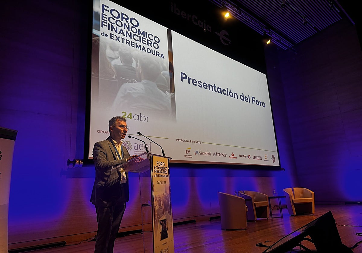 Juan Carmona, presidente de la AEEF, en un foto organizado por la asociación.