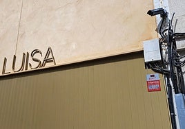 Cámara en la calle Camilo José Cela, junto al Teatro María Luisa.