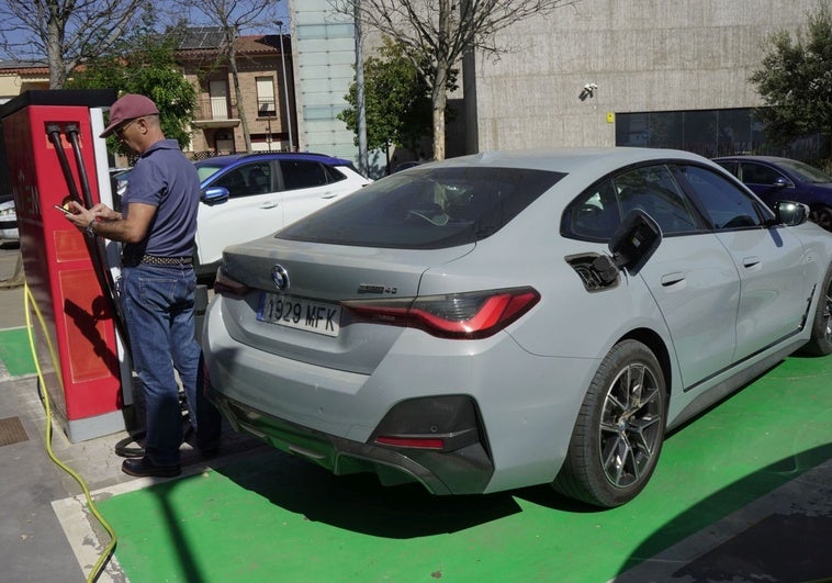 La Junta destina más de ocho millones a ayudas para comprar vehículos eléctricos y puntos de recarga