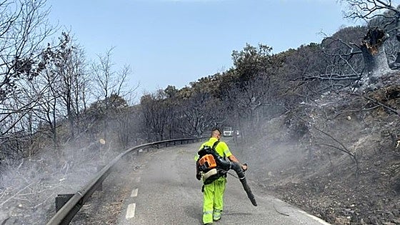 Fotos | Así se han llevando a cabo los trabajos en el Puerto de Honduras para reabrir la carretera tras el incendio