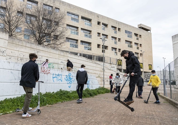Un menor resulta herido grave tras sufrir un accidente con un patinete eléctrico en Plasencia