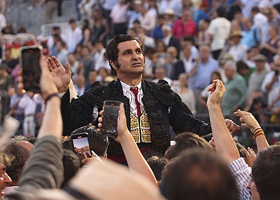 Morante de la Puebla, a hombros en San Isidro.