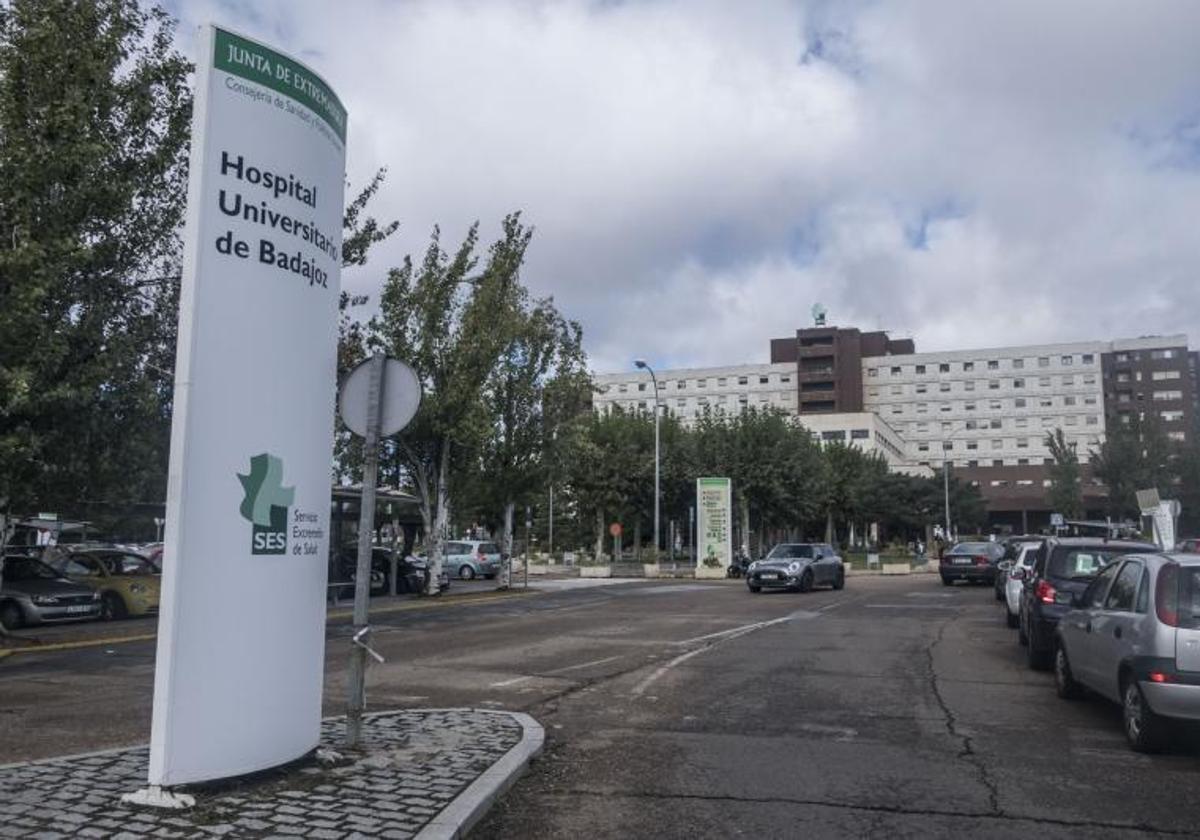 Herido un hombre de 60 años tras la colisión de un coche y una moto en Badajoz