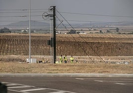 Operarios trabajan en las vías del tren esta semana.