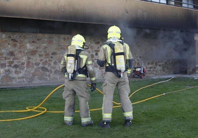 Un afectado por monóxido de carbono tras un incendio en la cocina del Norba Club de Golf