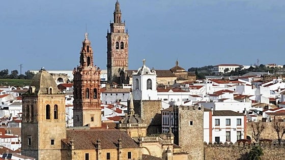 Una fortaleza templaria, cinco torres y una momia: así es el pueblo más bonito de Badajoz