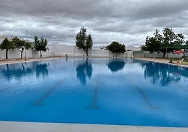 Imagen de archivo de la piscina de Los Santos de Maimona.