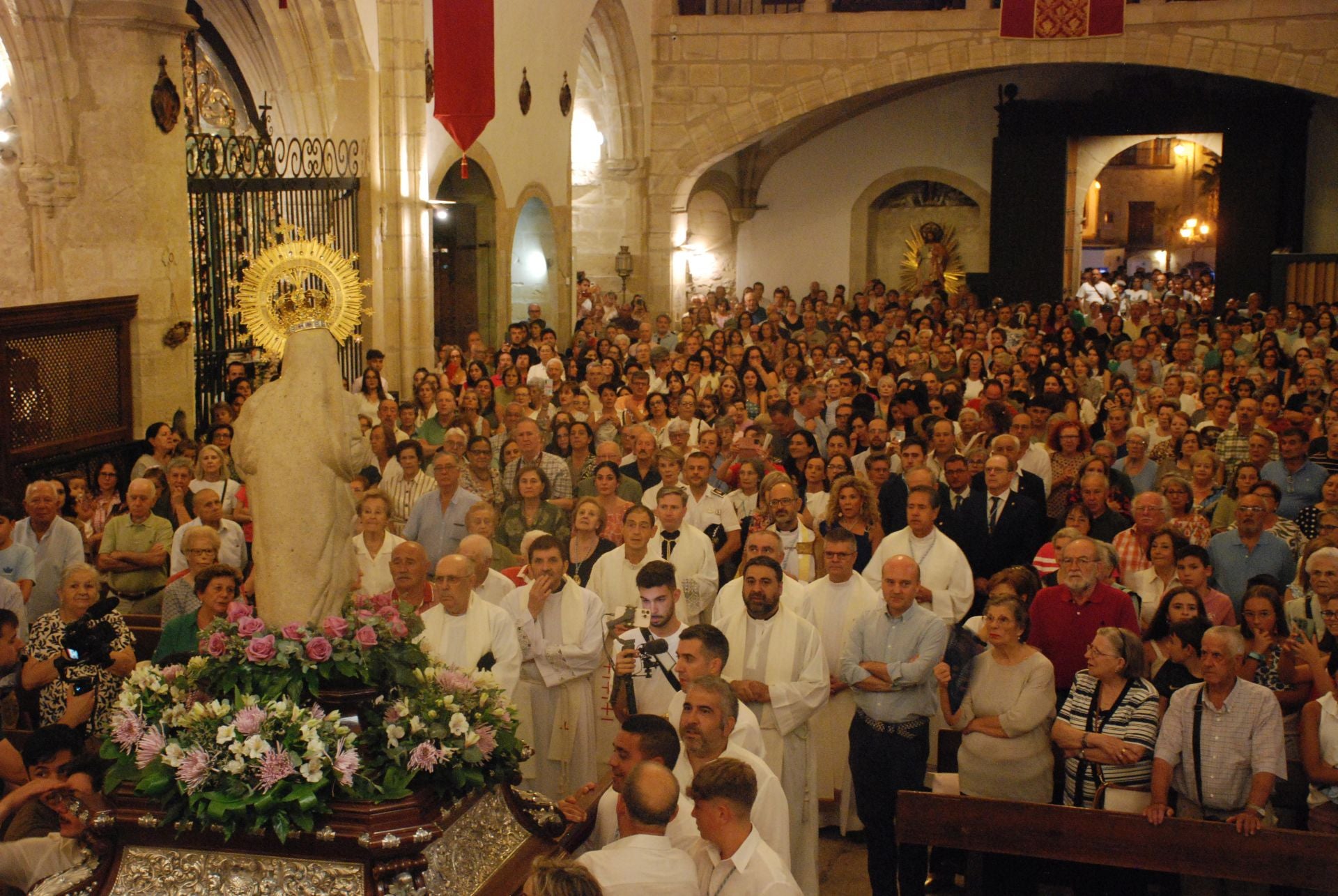 La bajada de la Patrona a la iglesia de San Martín en imágenes