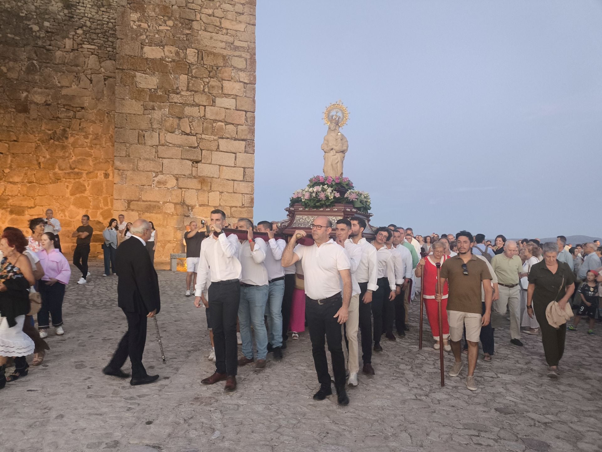 La bajada de la Patrona a la iglesia de San Martín en imágenes
