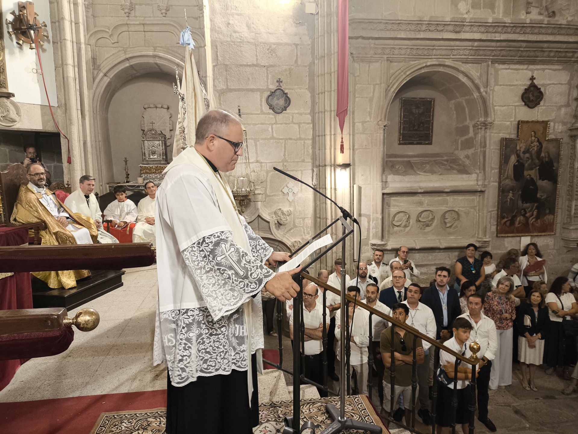 La bajada de la Patrona a la iglesia de San Martín en imágenes