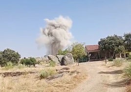 Las voladuras están muy próximas a algunas de las fincas del entorno del río Salor.