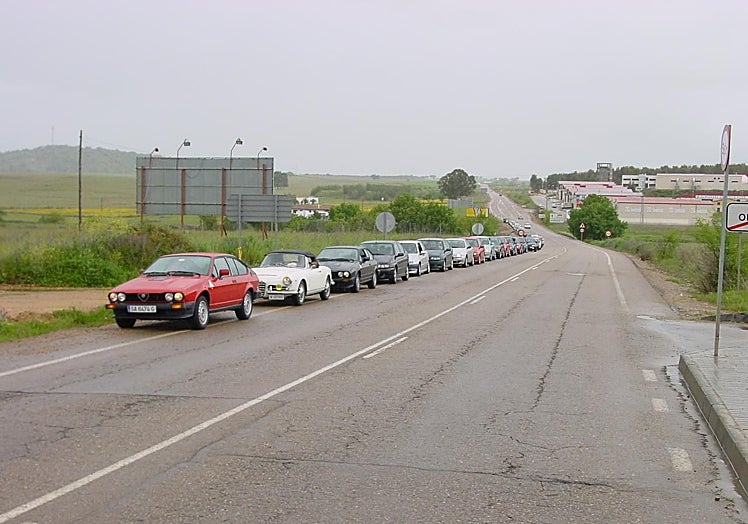 Concentración de Alfa Romeo llegando a Olivenza.