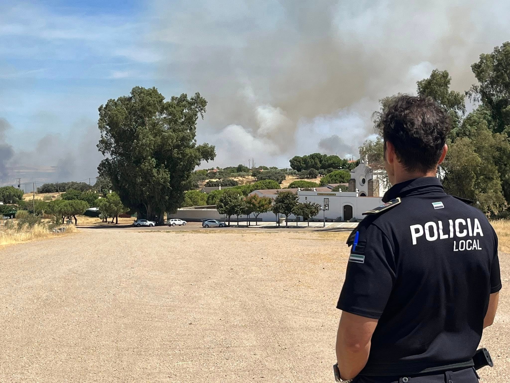 El incendio forestal de Don Benito, en imágenes