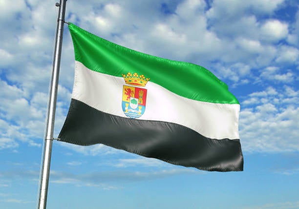 Imagen de la bandera de Extremadura ondeando