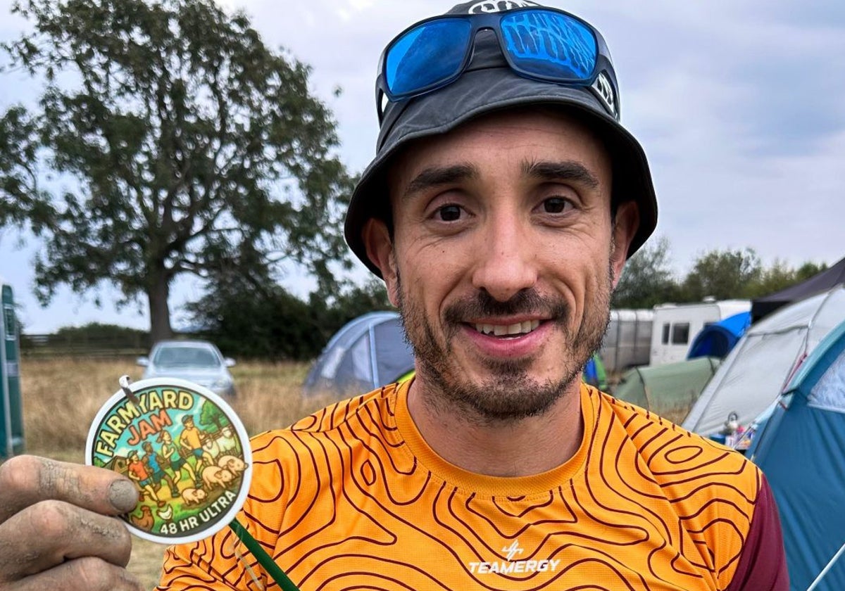 Antonio Rubio, con su medalla triunfadora lograda la semana pasada en Derby, Reino Unido.
