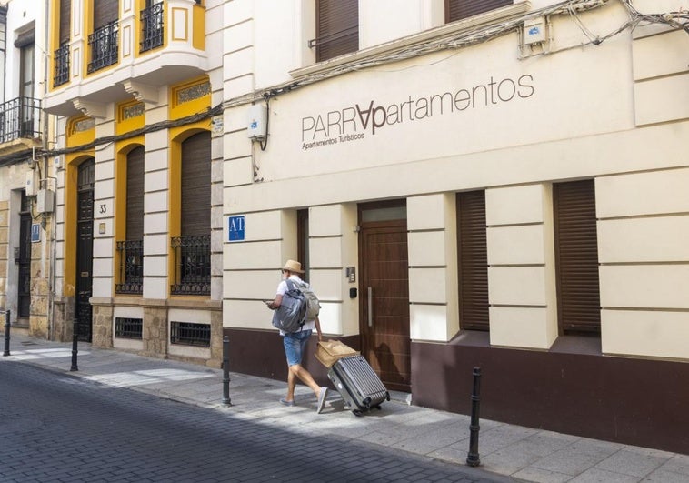 El turismo extremeño se ralentiza con una caída en las pernoctaciones y leve subida de viajeros