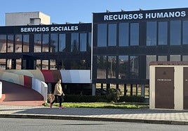 Fachada principal del edificio de Servicios Sociales.