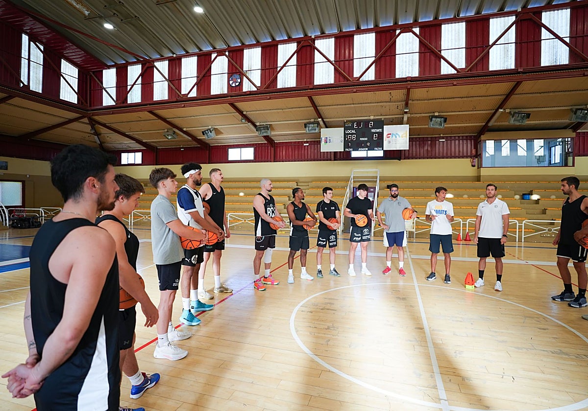 El Vítaly La Mar BCB ha comenzado los entrenamientos en Las Palmeras debido a las obras de remodelación de la pista de La Granadilla.