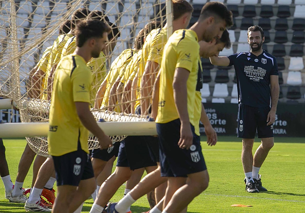 Fran Beltrán dirigiendo una sesión durante esta pretemporada.