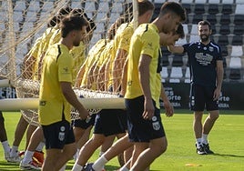 Fran Beltrán dirigiendo una sesión durante esta pretemporada.