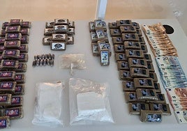 Droga y dinero intervenidos por la Policía Nacional.