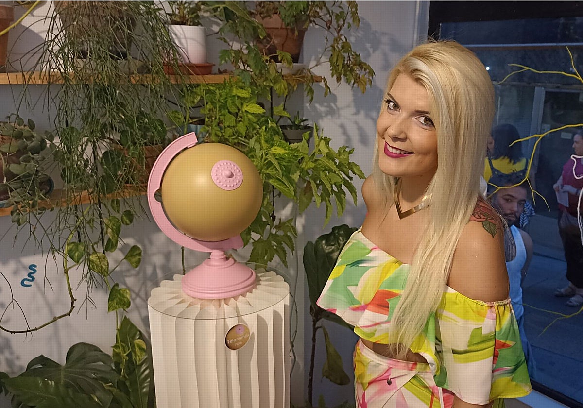 Marina Salazar es la autora de la exposición 'Milagros pop' que puede verse en La Sindicalista.